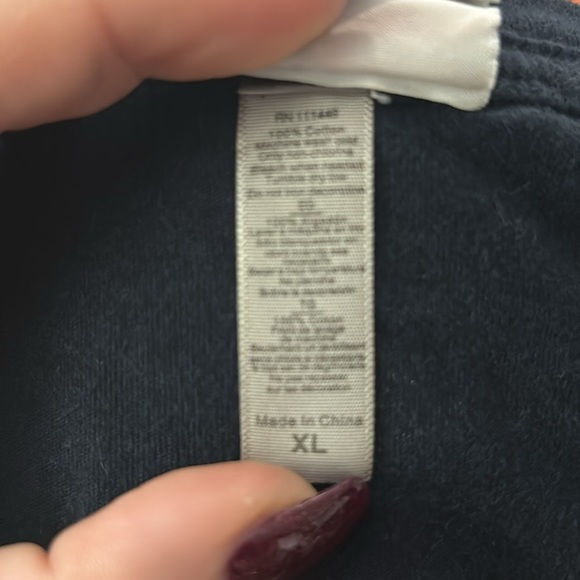 Cleveland Cavaliers V-neck T-shirt size extra large in navy blue - Picture 4 of 4